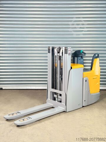 High lift truck driver Jungheinrich ERD 220 - Service Neu- Triplex - Batterie 92%