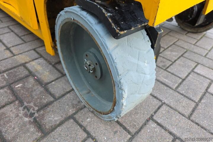 Scherenhebebühne Haulotte Compact 12 Electric, 12m Working Height, 300kg Cap