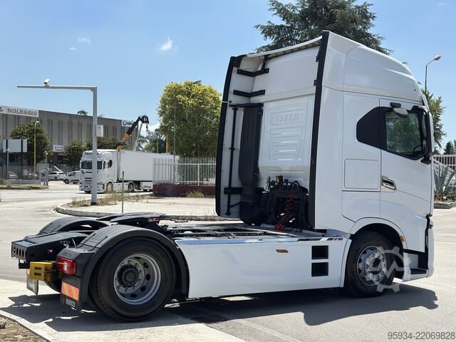 τυπική μονάδα τράκτορα IVECO S-WAY 530