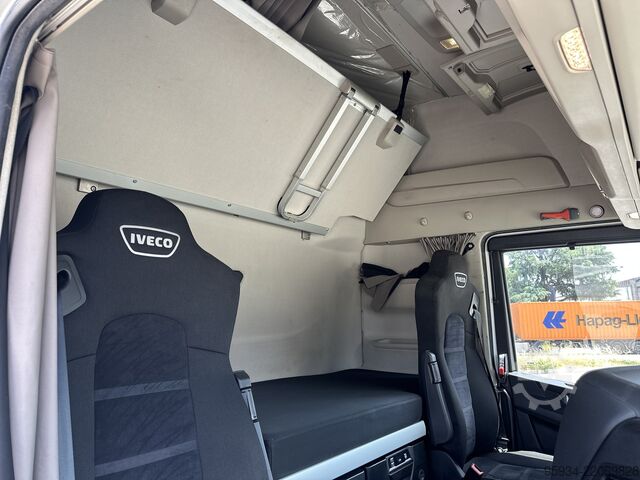 τυπική μονάδα τράκτορα IVECO S-WAY 530