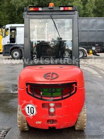 Empilhadeira frontal EP EFL 302 Elektrostapler BJ.2020