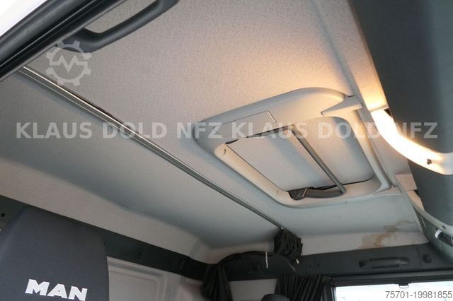 Kamion për transport druri MAN TGS 33.500 Holztransport Kran Langholznachläufer