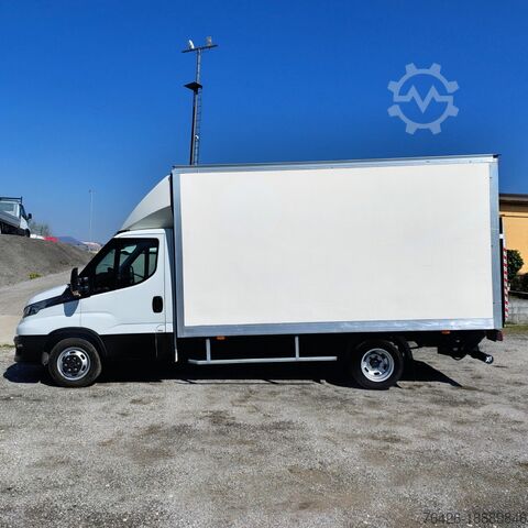 Kastenwagen mit Hebebühne Iveco 35 160
