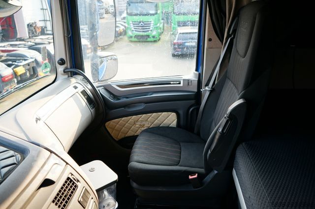 Стандартный седельный тягач DAF XF530 SSC ACC LDWS Standklima Xenon Navi