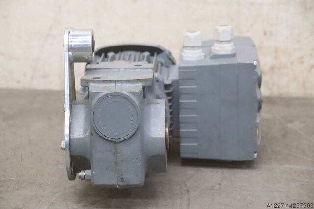 Мотор-редуктор 0,55/0,055 кВт 596 - 123 об/мин SEW-Eurodrive SA37 DRS71S4/MM07 MM07D-503-00