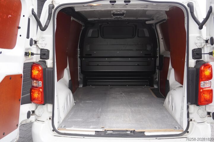 Kassabíll Toyota PROACE Worker 2.0 D-4D 177PK L2 - EURO 6 - Airc...