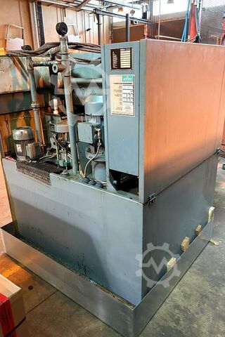 ศูนย์เครื่องจักรกลแนวตั้ง DECKEL MAHO DMC 63 V
