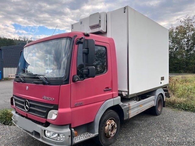 Furgão frigorífico MERCEDES-BENZ 815 Thermoking mit Rohrbahnen TÜV NEU