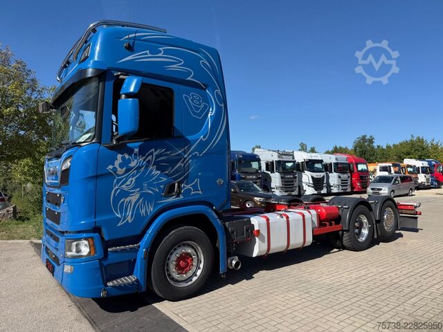 Шасі вантажівки SCANIA R520 6X2*4 Fahrgestell V8/LENKACHSE/Retrader/Alu