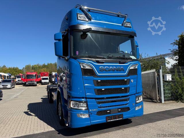 Шасі вантажівки SCANIA R520 6X2*4 Fahrgestell V8/LENKACHSE/Retrader/Alu