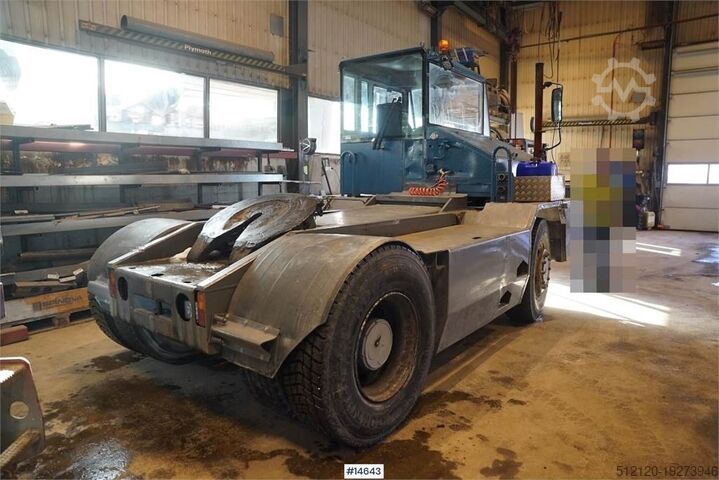 Flugstöð dráttarvél Sisu 2139 4x4 Terminal truck. Watch video!