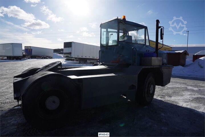 Flugstöð dráttarvél Sisu 2139 4x4 Terminal truck. Watch video!