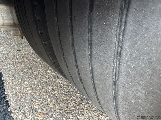 Hálf lághleðslutæki Meert Semi Curtainside / SAF / Double Tires