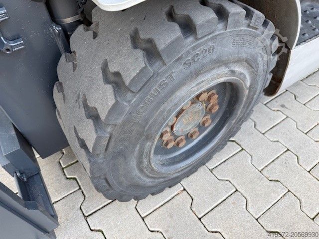 Nestekaasun trukit Still RX70-30T