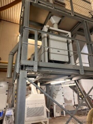 Cleaning system for pistachios soy etc. 