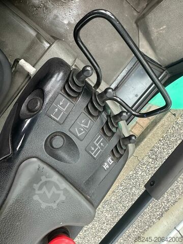 VS-22526 LPG triplex 5 tonna lyftari Mitsubishi FG50K með 2-gaffla útvíkkun MITSUBISHI FG50K 2