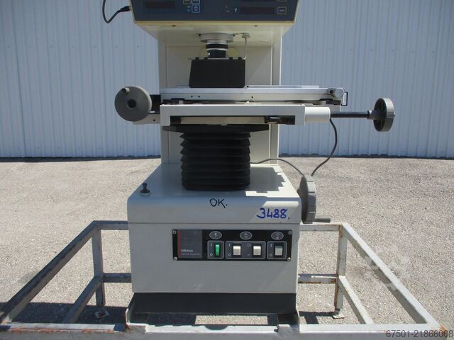 جهاز عرض المقاطع Mitutoyo PJ 3000 (3488)