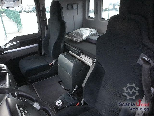 Caminhão com carroçaria intercambiável MAN TGS 18.320 LL