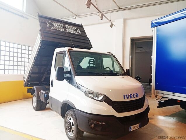 Volquete trilateral Iveco Daily 35