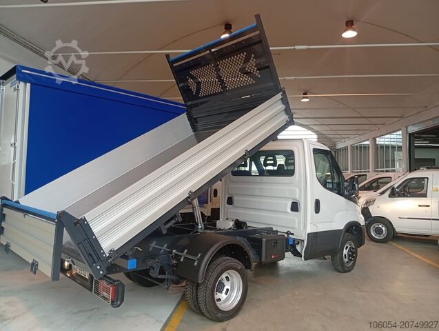 Volquete trilateral Iveco Daily 35