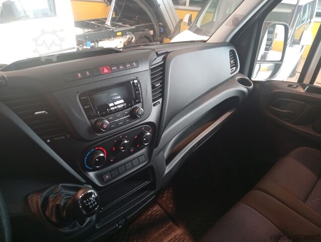 Volquete trilateral Iveco Daily 35