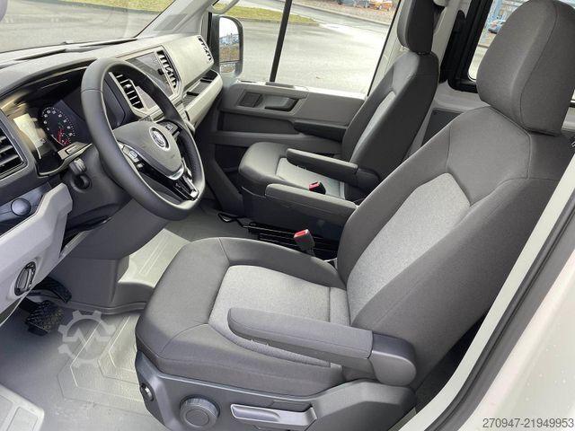 Furgoneta de caja alta VOLKSWAGEN Crafter Kasten 35 L3H3 Autom. NAVI SITZHZ ACC