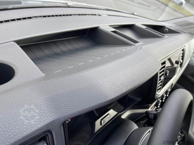 Furgoneta de caja alta VOLKSWAGEN Crafter Kasten 35 L3H3 Autom. NAVI SITZHZ ACC