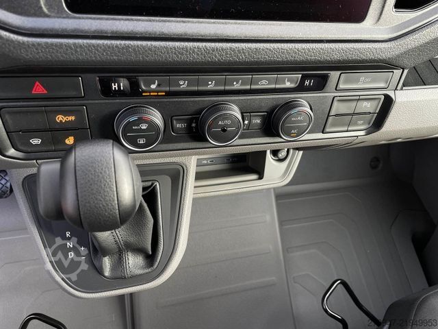 Furgoneta de caja alta VOLKSWAGEN Crafter Kasten 35 L3H3 Autom. NAVI SITZHZ ACC