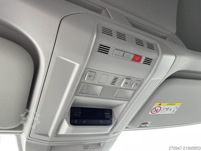 Furgoneta de caja alta VOLKSWAGEN Crafter Kasten 35 L3H3 Autom. NAVI SITZHZ ACC