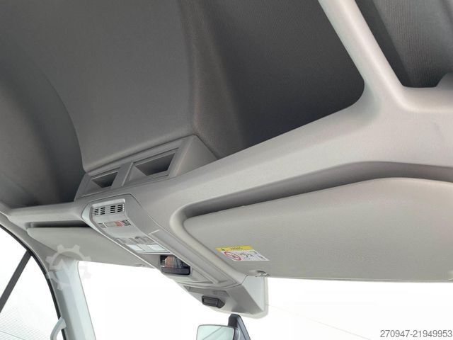 Furgoneta de caja alta VOLKSWAGEN Crafter Kasten 35 L3H3 Autom. NAVI SITZHZ ACC