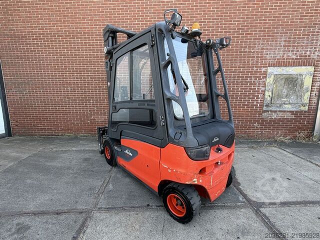 Carretilla eléctrica de 4 ruedas Linde E25L-01
