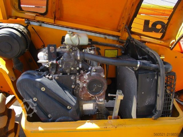 Kruti teleskopski manipulator JCB 532-120 (12m - 3,2 Ton.) mit Schaufel