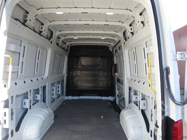 Furgonçë e lartë VW Crafter  35L2H2 177PS Automatik ACC