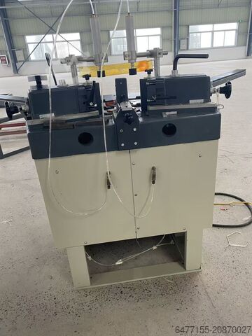 Máquina prensadora de esquinas Elumatec EP124