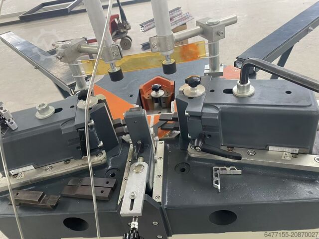 Máquina prensadora de esquinas Elumatec EP124