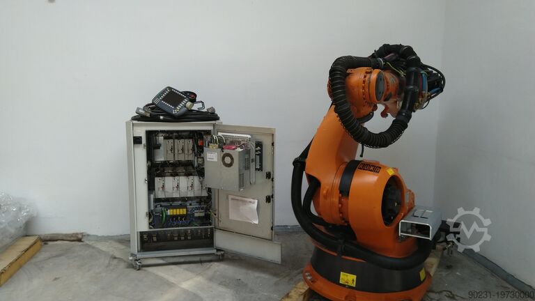 روبوت صناعي KUKA KRC2 KR 210 2000 2004 MODEL