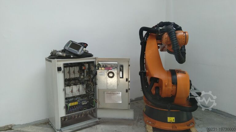روبوت صناعي KUKA KRC2 KR 210 2000 2004 MODEL