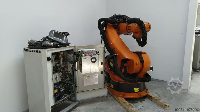 روبوت صناعي KUKA KRC2 KR 210 2000 2004 MODEL