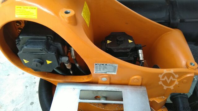 روبوت صناعي KUKA KRC2 KR 210 2000 2004 MODEL