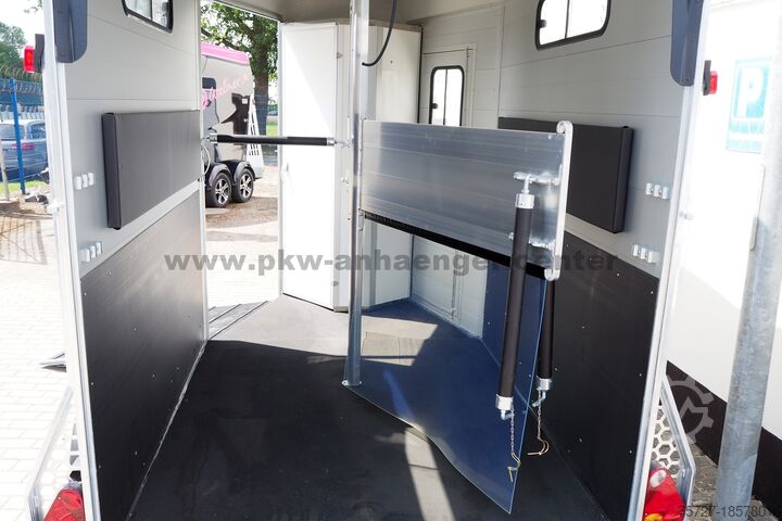 Przyczepa do przewozu koni Cheval Liberté TOURING-COUNTRY Pferdeanhänger SK Front