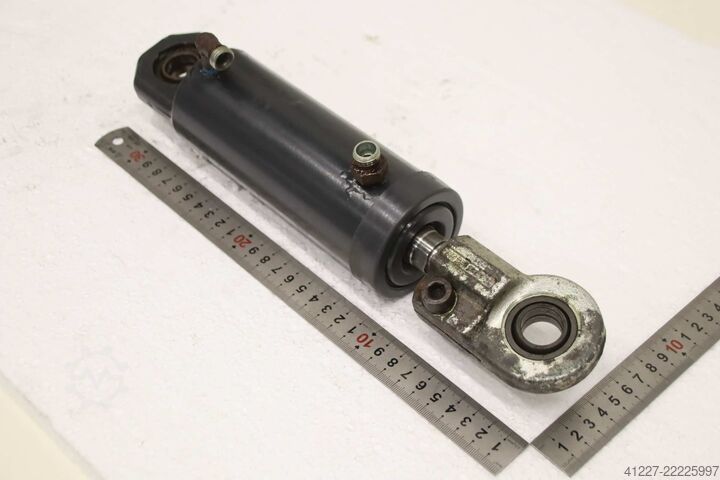 Hydraulic cylinder Linde 613596  Hub 180 mm