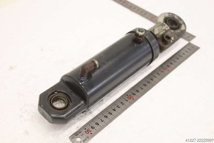 Hydraulic cylinder Linde 613596  Hub 180 mm