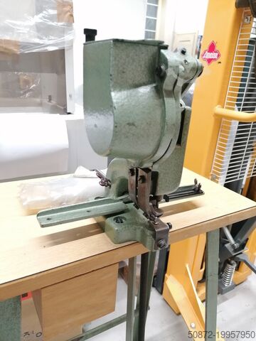 Fűzőlyuk gép Hang Piccolo III