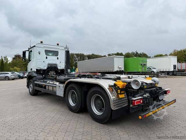 Camión portacontenedores de gancho MERCEDES-BENZ Arocs 5 2651L 6 x4 Meiller RS 2170
