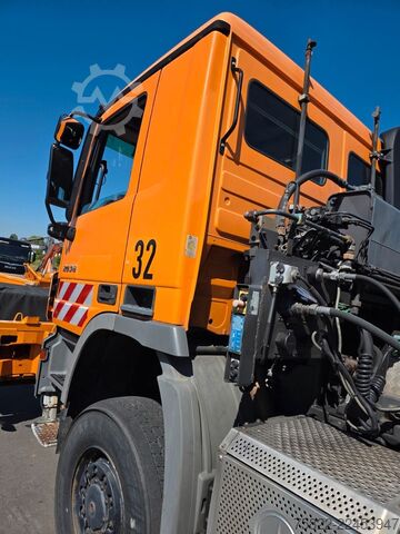 Lain MERCEDES-BENZ Actros 2036 / 4x4 Allrad / kommunal Winterdienst