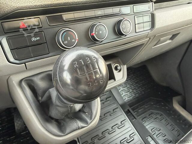 Pick-up van VW Crafter Pritsche 35 DOKA mittellang RWD AHK