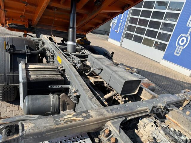 Tipper truck MERCEDES-BENZ AROCS 2042 4x4 MEILLER Kipper Winterd.
