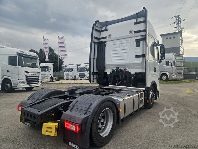 Standard road tractor Iveco SWAY 460
