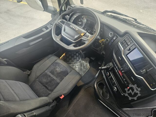 Standard road tractor Iveco SWAY 460
