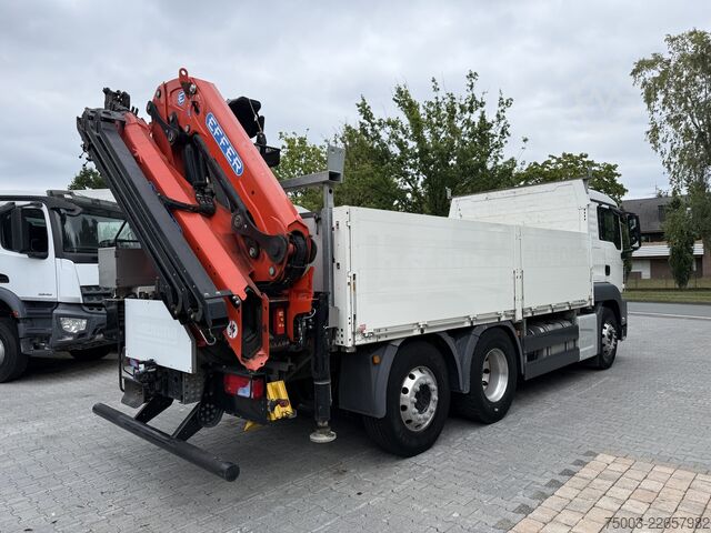 Kamion s ravnom platformom MAN TGS 26.470 6X2 Effer 215 bis 16 Meter